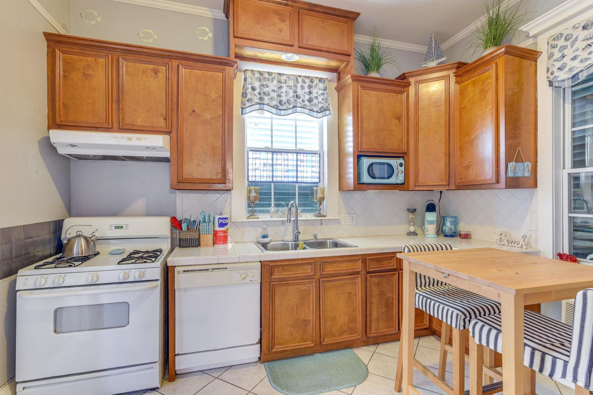 Coastal Galveston Studio About 1 Mi To Beach! Exterior photo