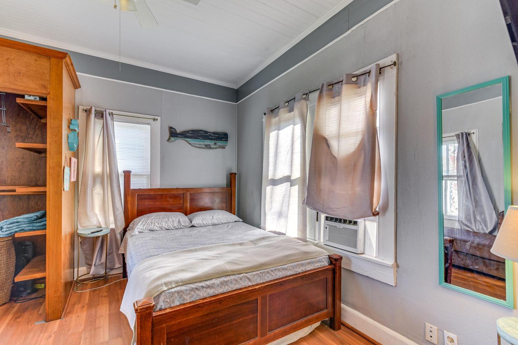 Coastal Galveston Studio About 1 Mi To Beach! Exterior photo
