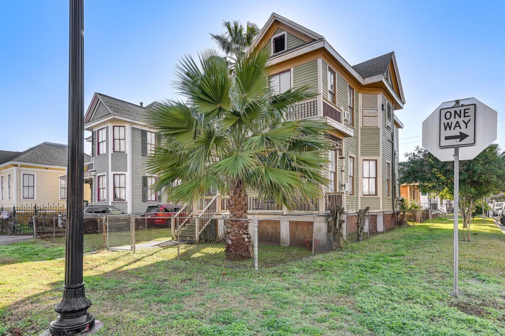 Coastal Galveston Studio About 1 Mi To Beach! Exterior photo